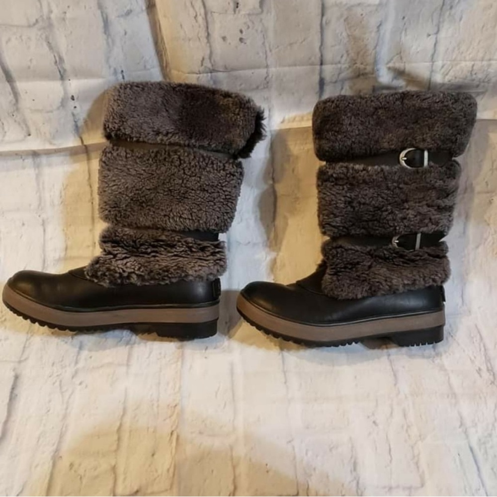 Ugg Lilyan Snow Boots - Picture 2 of 9